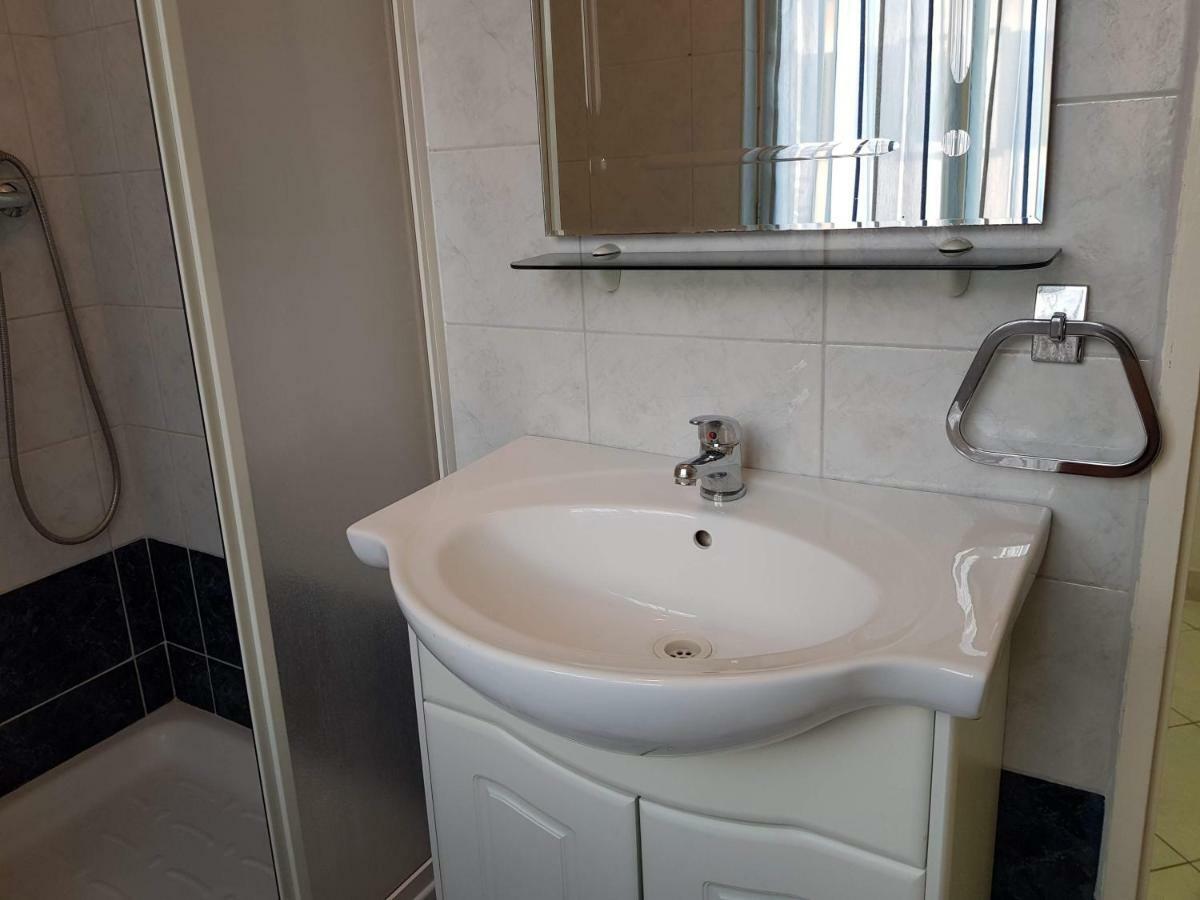 Mare Azzurro Apartments PUY Eksteriør bilde